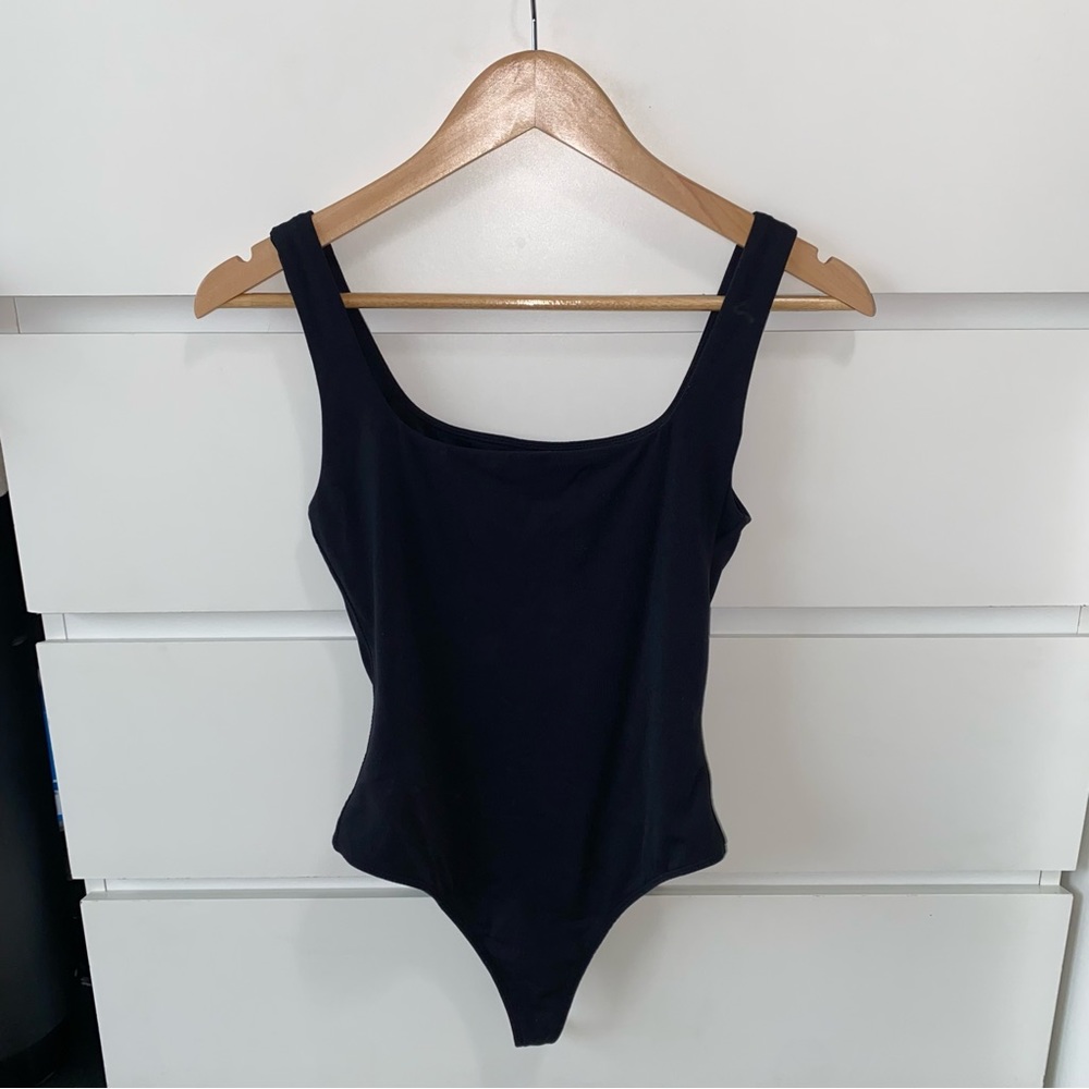 Aritzia Babaton Contour Tank Bodysuit